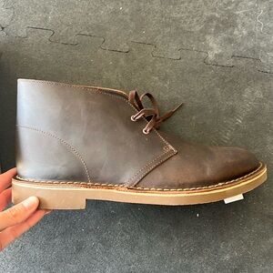 NWT Clarks brown leather chukka boot